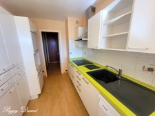 4-room apartment for rent in La Rochelle (17) - La Genette district, 2 bedrooms, terrace, private parking in the residence