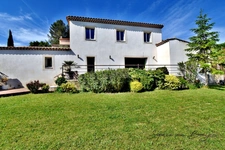 Maison à vendre 7 pièces à 20mn au sud d'AIX EN PROVENCE (13), 170 m2 sur 1 200 m2, vue Sainte Victoire, piscine