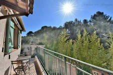 House for sale within walking distance of Bouc-Bel-Air village (13), nature views, 160 m2, 5 bedrooms, pool, 500 m2 garden, basement