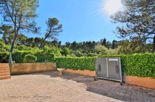 House for sale within walking distance of Bouc-Bel-Air village (13), nature views, 160 m2, 5 bedrooms, pool, 500 m2 garden, basement