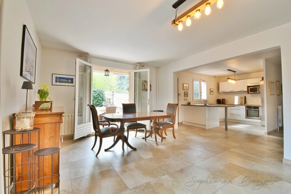 Maison à vendre à pied du village BOUC BEL AIR (13), vue nature, 160 m2, 5 chambres, piscine, jardin 500 m2, sous-sol