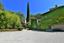 Property for sale south of AIX EN PROVENCE (13), 230 sqm on a 4,000 sqm plot, 6 bedrooms, garage, pool, jacuzzis, sauna