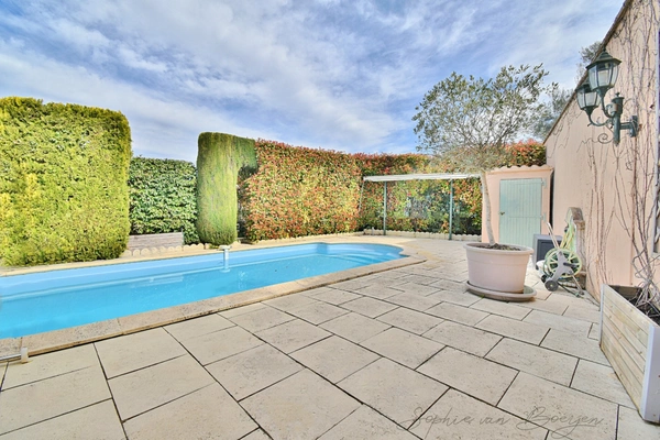 Maison à vendre à pied du village BOUC BEL AIR (13), vue nature, 160 m2, 5 chambres, piscine, jardin 500 m2, sous-sol