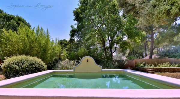 Maison à vendre 10 pièces EGUILLES (13), maison avec dépendances, environ 216 m², sur 3 230 m² avec piscine