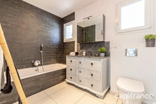 6-room apartment for sale near La Ciotat (13) with sea and garden views