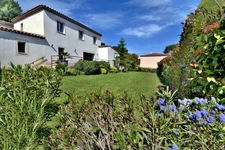 House for sale 7 rooms 20 minutes south of AIX EN PROVENCE (13), 150 m2 + 20 m2 converted pool house on 1,200 m2, view of Sainte Victoire, pool