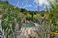 MAISON DE VILLAGE EN PIERRES du 19ème à vendre de 350m², 7 chambres, jardin, piscine, garage, proche de LOURMARIN