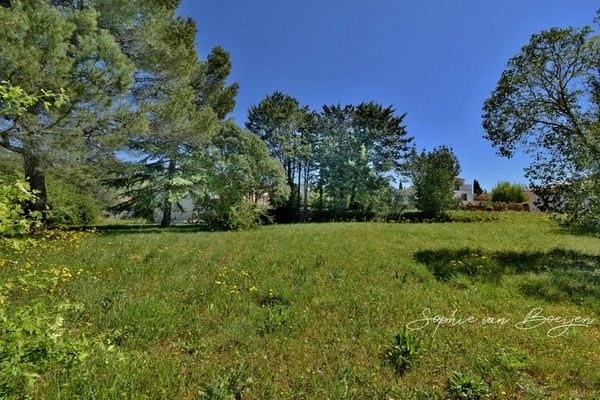 Terrain à vendre EGUILLES (13), 2 800 m2 viabilisé, pour rénover 1 maisons et/ou construire 1 à 2 maisons