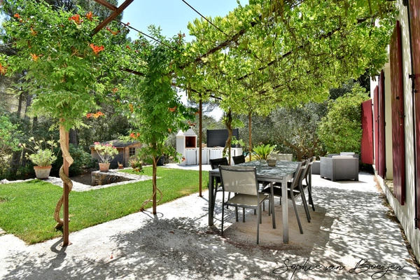 Maison à vendre 7 pièces SAINT MARC JAUMEGARDE (13), de 140 m² sur plus de 1 400 m², 4 chambres, au calme