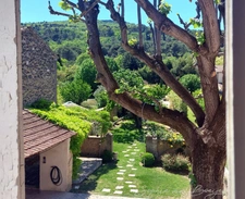 350 sqm 19TH CENTURY STONE-BUILT VILLAGE HOUSE for sale, 7 bedrooms, garden, swimming pool, garage, near LOURMARIN