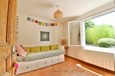 Maison à vendre 10 pièces EGUILLES (13), maison avec dépendances de 215 m², sur 3 230 m² avec piscine