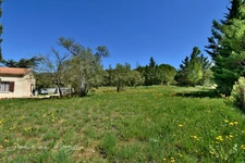 Land for sale EGUILLES (13), 2,800 sqm serviced, to build 1 or 2 houses