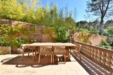 House for sale within walking distance of Bouc-Bel-Air village (13), nature views, 160 m2, 5 bedrooms, pool, 500 m2 garden, basement