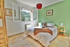 House for sale within walking distance of Bouc-Bel-Air village (13), nature views, 160 m2, 5 bedrooms, pool, 500 m2 garden, basement