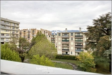 T4 traversant 78 m² – 3 chambres – Balcon – Vue dégagée sur les massifs – DPE C
