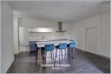 Maison familiale de 4 chambres avec cour et stationnement privé à louer – Tullins