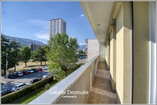 T4 traversant 78 m² – 3 chambres – Balcon – Vue dégagée sur les massifs – DPE C