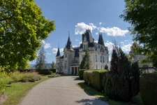 À Vendre - Magnifique Château Néo-Renaissance au Cœur du Pays Vert, Cantal
