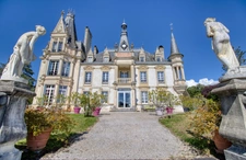 À Vendre - Magnifique Château Néo-Renaissance au Cœur du Pays Vert, Cantal