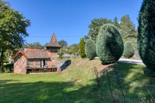 À Vendre - Magnifique Château Néo-Renaissance au Cœur du Pays Vert, Cantal
