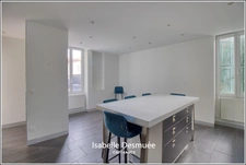 Maison familiale de 4 chambres avec cour et stationnement privé à louer – Tullins