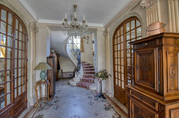 À Vendre - Magnifique Château Néo-Renaissance au Cœur du Pays Vert, Cantal