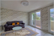 T4 traversant 78 m² – 3 chambres – Balcon – Vue dégagée sur les massifs – DPE C