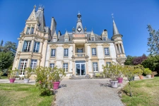 À Vendre - Magnifique Château Néo-Renaissance au Cœur du Pays Vert, Cantal