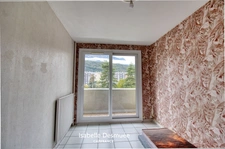 T4 traversant 78 m² – 3 chambres – Balcon – Vue dégagée sur les massifs – DPE C