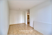 Maison familiale de 4 chambres avec cour et stationnement privé à louer – Tullins