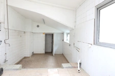 Murs libres d'un LOCAL COMMERCIAL à vendre centre ville rue Eugène LEDUC à LAON (02)