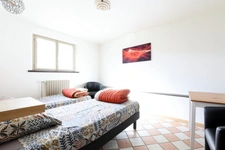 Dpt Marne (51), à vendre BISSEUIL Un ensemble de 4 gîtes en excellent état dont 12 chambres. Avec terrain et petite salle.