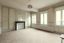 Murs libres d'un LOCAL COMMERCIAL à vendre centre ville rue Eugène LEDUC à LAON (02)