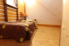 Dpt Marne (51), à vendre BISSEUIL Un ensemble de 4 gîtes en excellent état dont 12 chambres. Avec terrain et petite salle.