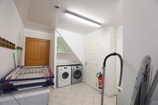 Dpt Marne (51), à vendre BISSEUIL Un ensemble de 4 gîtes en excellent état dont 12 chambres. Avec terrain et petite salle.