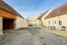 Dpt Marne (51), à vendre BISSEUIL Un ensemble de 4 gîtes en excellent état dont 12 chambres. Avec terrain et petite salle.