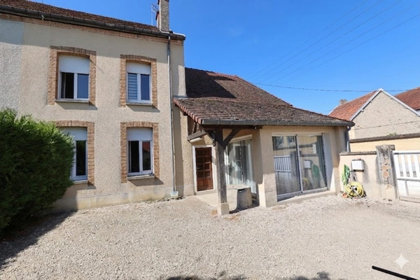 Maison à vendre 6 pièces  avec jardin 3 chambres + bureau TAUXIERES MUTRY (51)