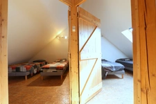 Dpt Marne (51), à vendre BISSEUIL Un ensemble de 4 gîtes en excellent état dont 12 chambres. Avec terrain et petite salle.