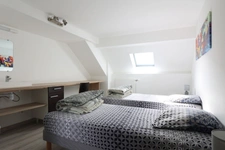 Dpt Marne (51), à vendre BISSEUIL Un ensemble de 4 gîtes en excellent état dont 12 chambres. Avec terrain et petite salle.