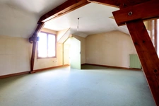 Maison de 144 m² à vendre. 8 pièces dont 5 chambres située coteaux est d'EPERNAY (51)