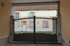 Dpt Marne (51), à vendre BISSEUIL Un ensemble de 4 gîtes en excellent état dont 12 chambres. Avec terrain et petite salle.