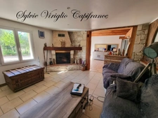 Maison de plain-pied - 5 pièces - 3 chambres - SAINT PIERRE D'EYRAUD (24) - Terrain 35251 m²