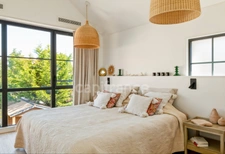 Maison familiale contemporaine avec jardin