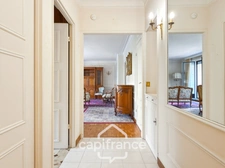 Spacious apartment in the Saint-James district