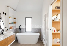 Maison familiale contemporaine avec jardin
