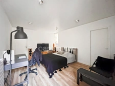Maison familiale contemporaine avec jardin