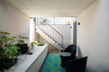 Maison familiale contemporaine avec jardin