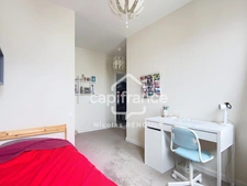 Appartement spacieux avec cave & parking