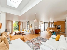 Maison familiale contemporaine avec jardin