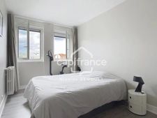 Appartement spacieux avec cave & parking